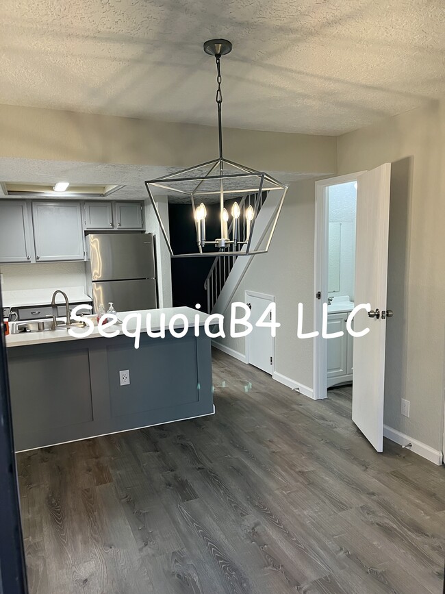 Dining and kitchen counter - 6041 Sequoia Rd NW Condo Unit B4