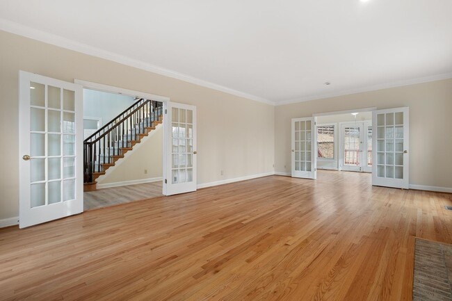 Photo - Very well maintained 5BR 4.5BA Colonial on 2.3 acres