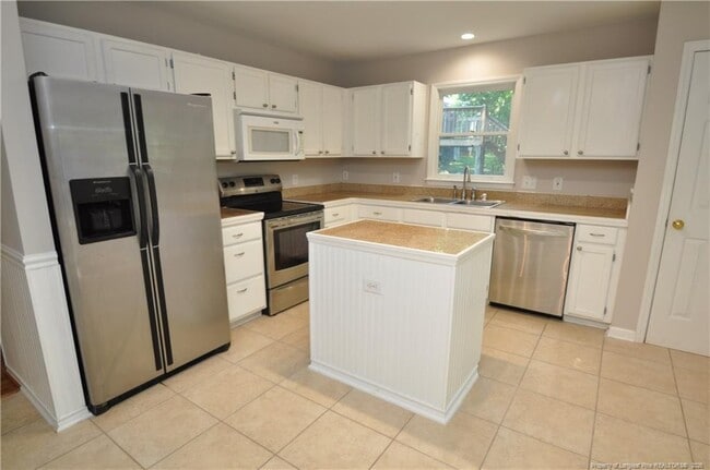 Photo - 2128 Leadenhall Way