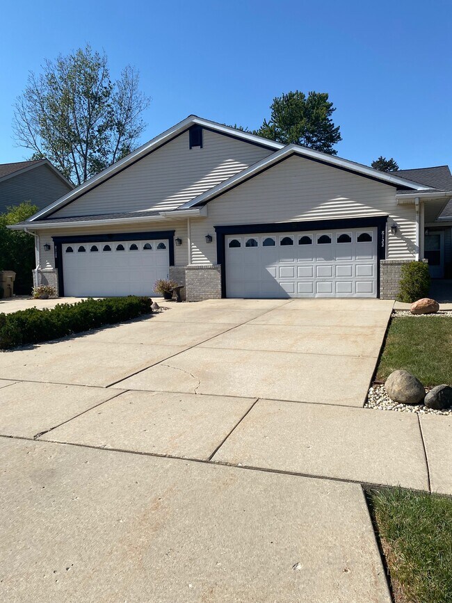 2 Car garage w/private drive - 8122 14th Ave