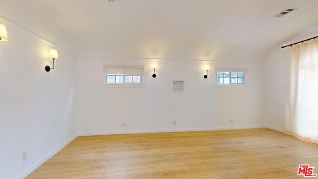 Photo - 2032 W 80th St Casa