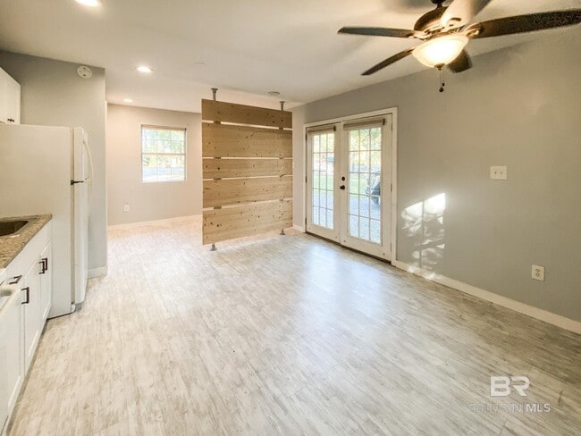 Photo - 335 E Canal Dr