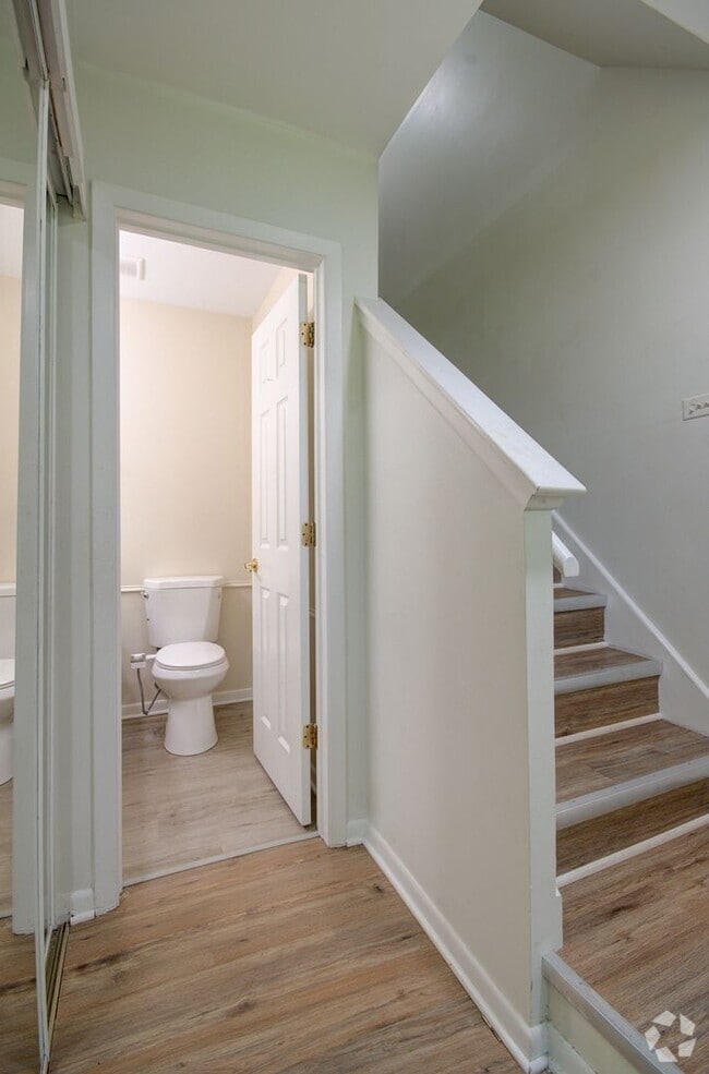 Building Photo - 2bd 1.5 ba 2 story townhome Palos Hills