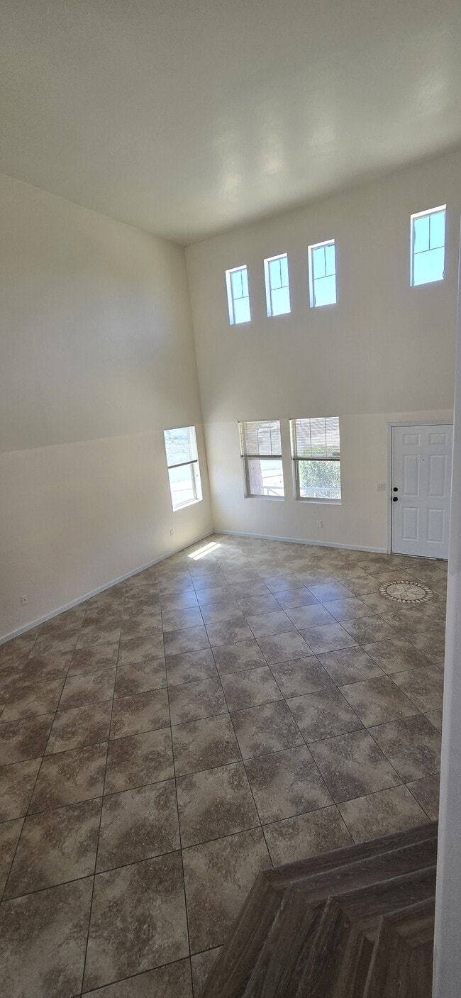Building Photo - 2611 W Gypsum Ave
