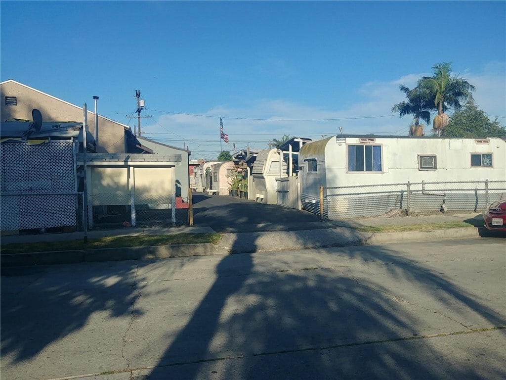Photo - 2150 E 87th St