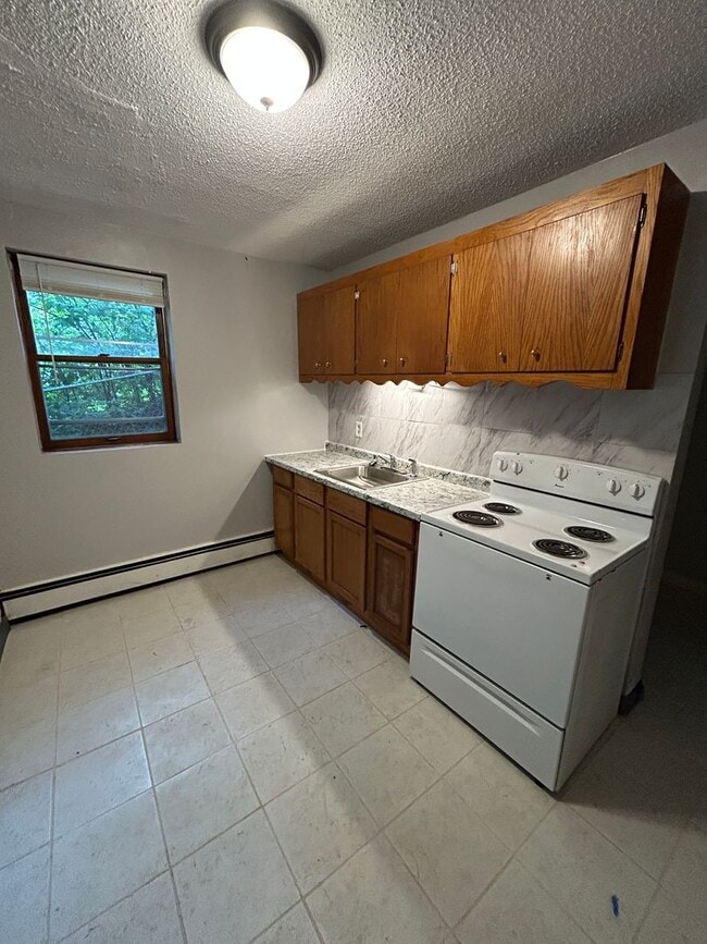 Building Photo - One bedroom Maplewood off Stillwater Unit #1 Rental