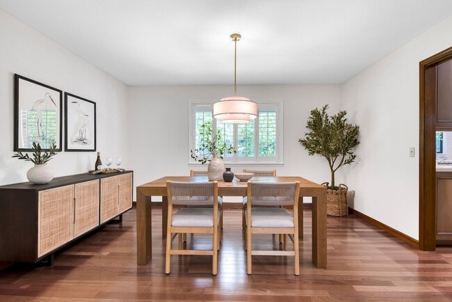 Photo - 8 Racquet Ct