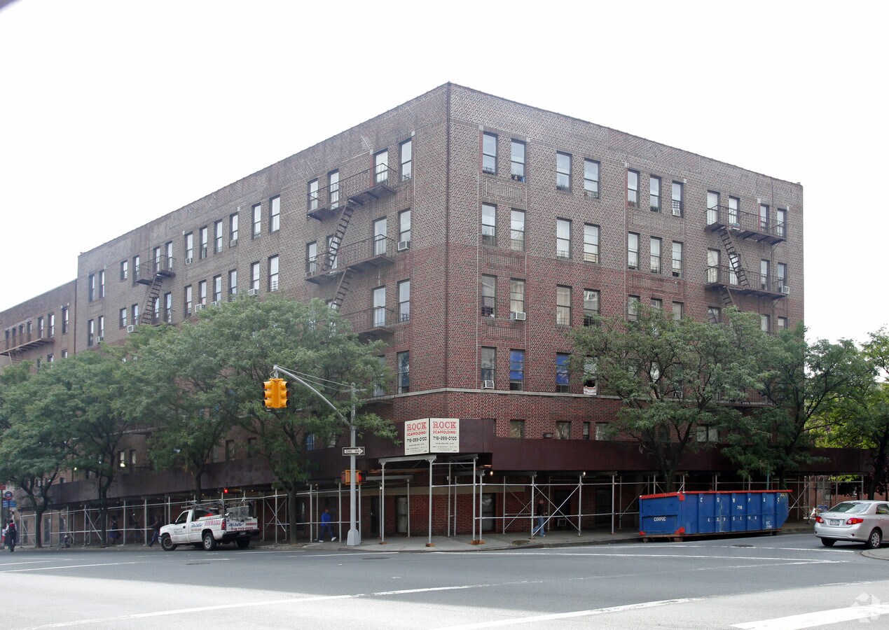 Photo - Locust Apartments