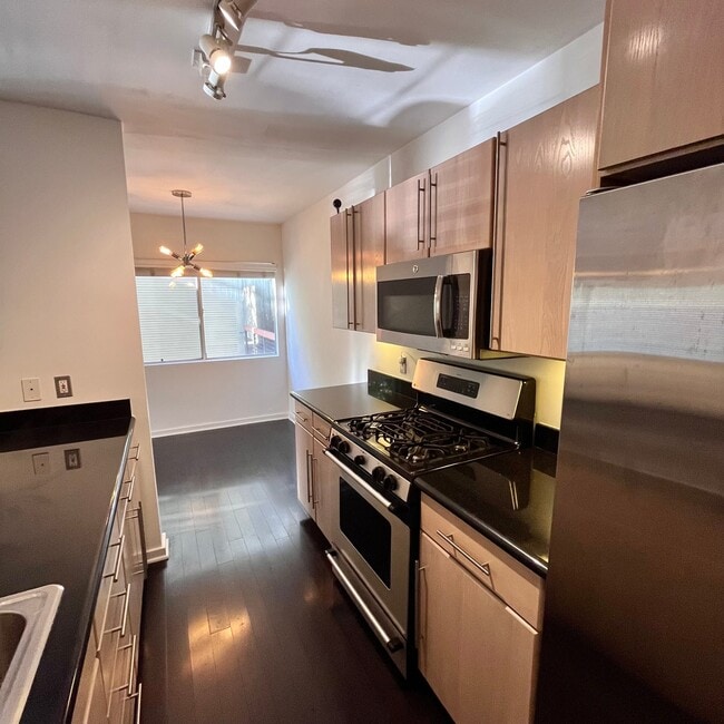 Photo - 330 S Barrington Ave Unit Apt 210