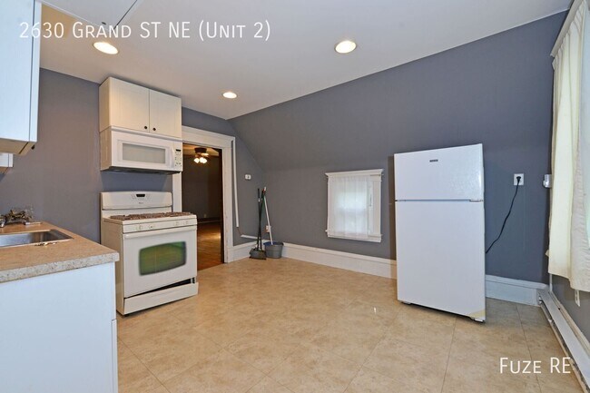 2630 Grand St NE