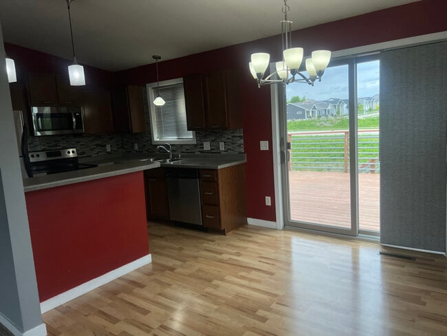 Photo - 5211 Castleview Dr NW