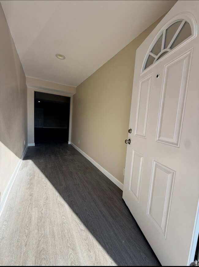 Building Photo - 830 N Modena St