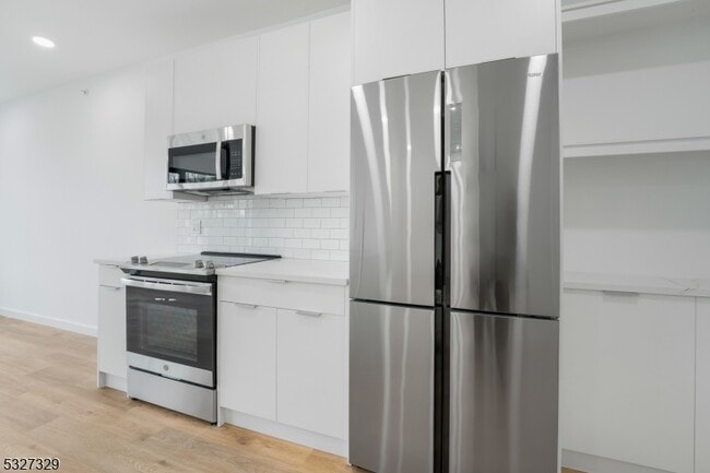 Photo - 803 South Ave Unidad 323