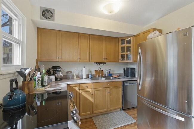 Photo - 1631 W Belle Plaine Ave