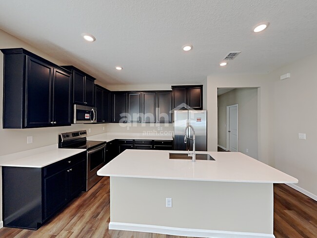 Photo - 245 Hemlock Pt