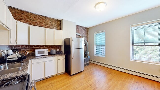 Building Photo - 88 Hammond St Unit 8 Rental