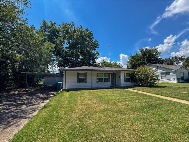 Building Photo - 910 S Austin St Rental