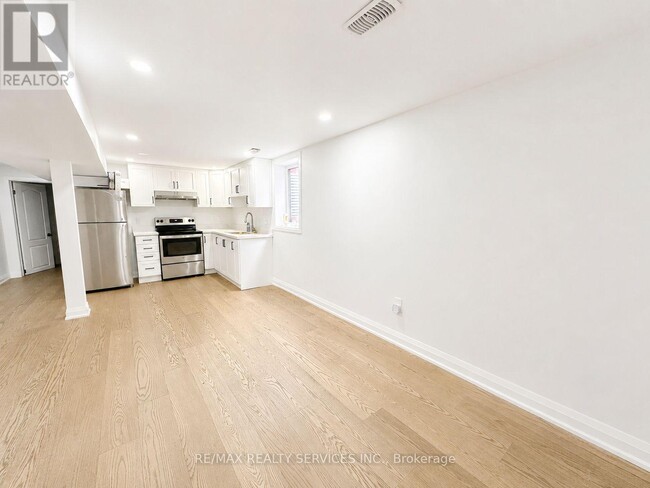 Photo - 32 Trewartha Crescent