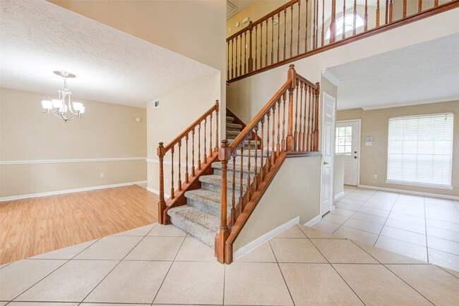 Photo - 518 Ellingham Dr