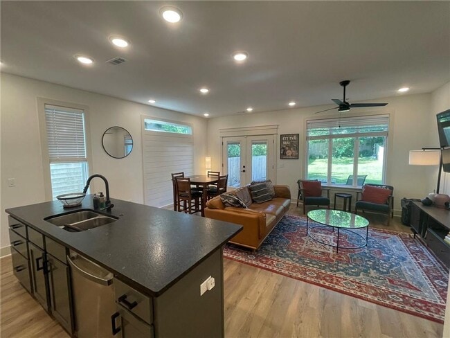 Photo - 606 W Maple St