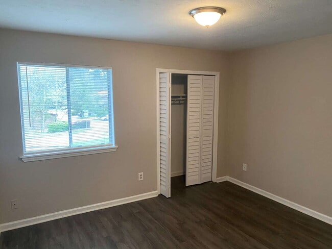 Photo - Two Bedroom Apartment on Blairstone Road Unidad Apt C