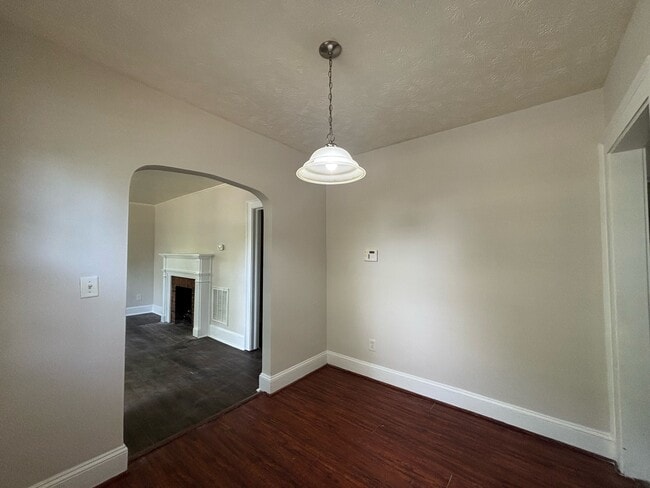 Photo - 282 Windsor Dr