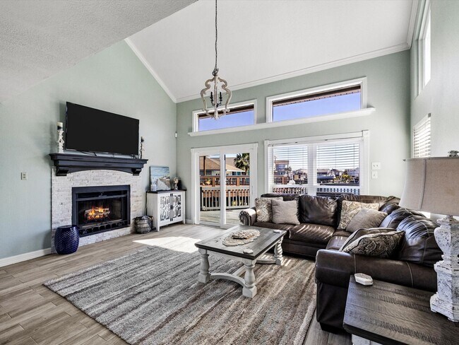 Photo - 334 Paradise Dr