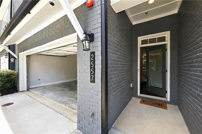 Photo - 2557 Oakbourne Ln