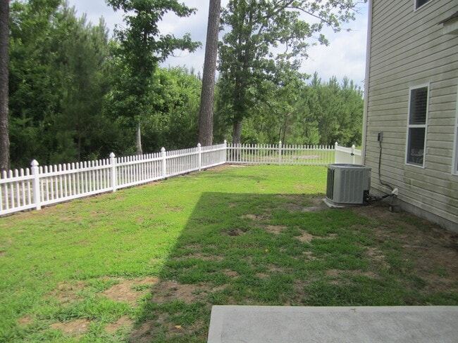 Photo - Large family home with fenced back yard in Satterfield Close to Cherry Point & New Bern