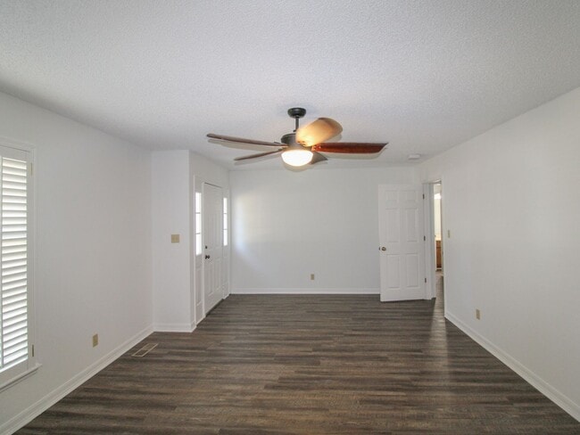 Photo - Nice Home in Rogersville!