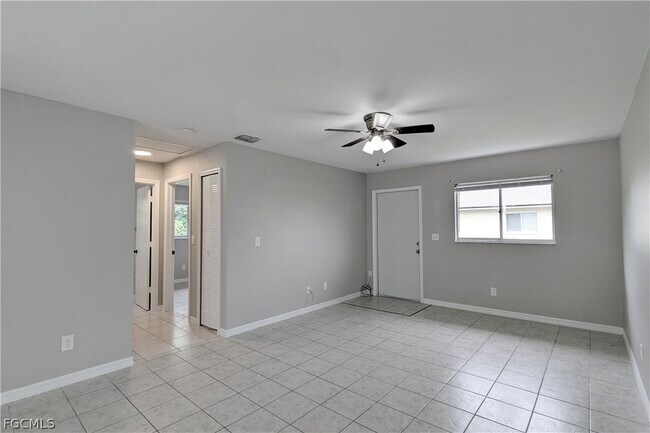 Photo - 427 NE Pine Island Ln