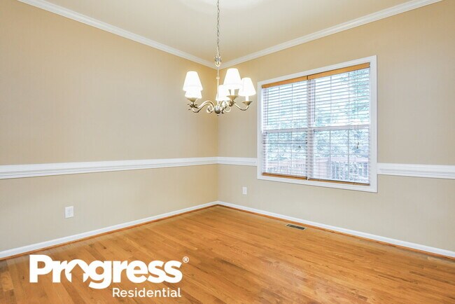 Photo - 136 Roan Dr
