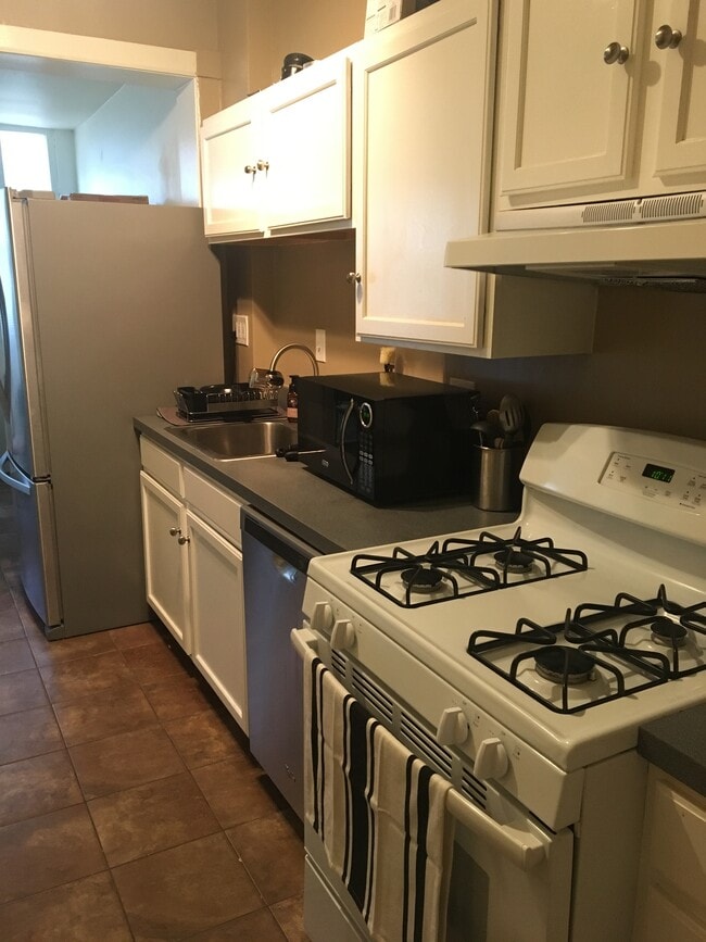 Photo - 1447 Parkwood Pl NW