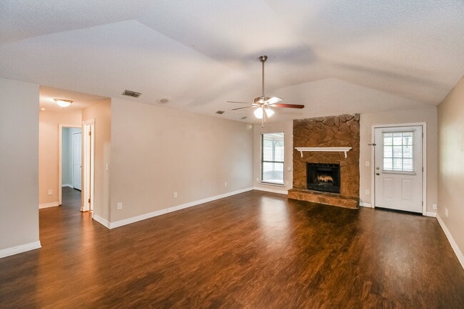Photo - 8468 Hamden Rd