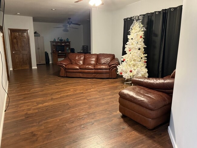 Photo - 439 Chloe Rd