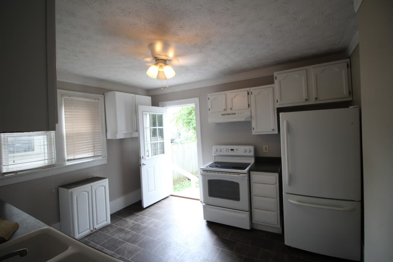 Photo - SPRING MOVE IN SPECIAL!! Large 2 bedroom duplex in Weiland Park / Italian Village area Unidad 1467 Grant