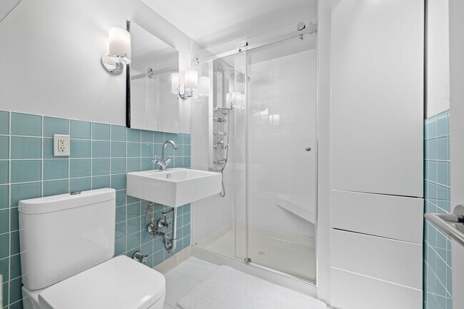 Photo - 32 W 40th St