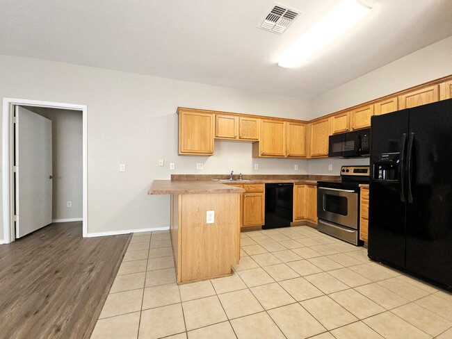 Photo - 2300 E Magma Rd