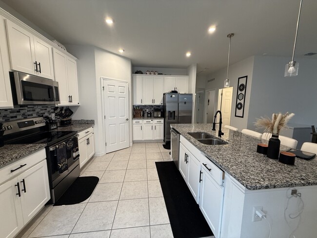 Photo - 3182 Amaranth St