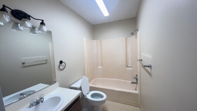 Photo - 706 Ave D