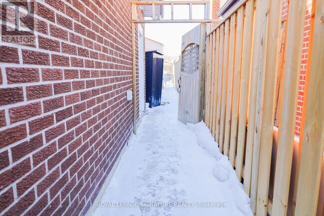 Photo - 273 Centre St N