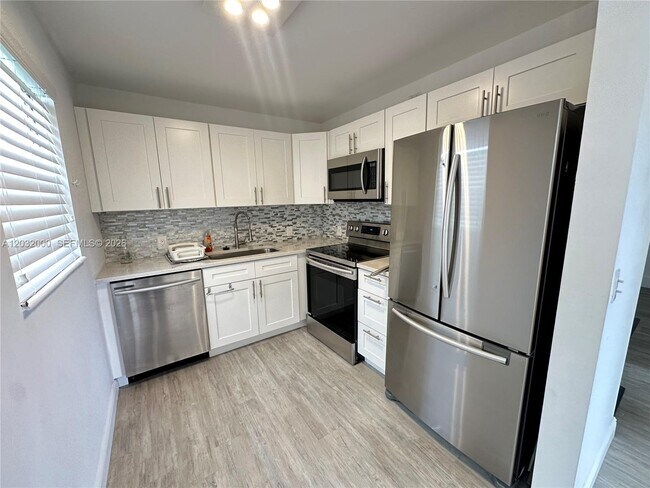 Building Photo - 445 Mansfield K Unit 445