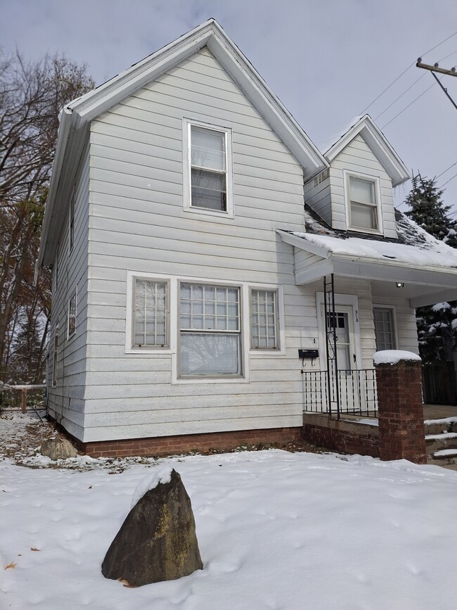 Photo - 913 E Washington St