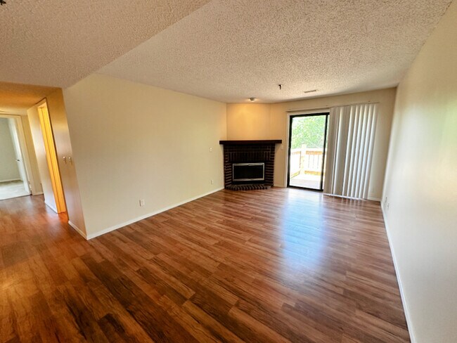 Photo - 1360 Brook St Unit L