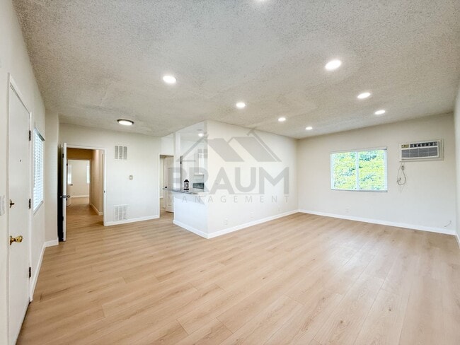 Building Photo - 13115 Oxnard St Unit 18
