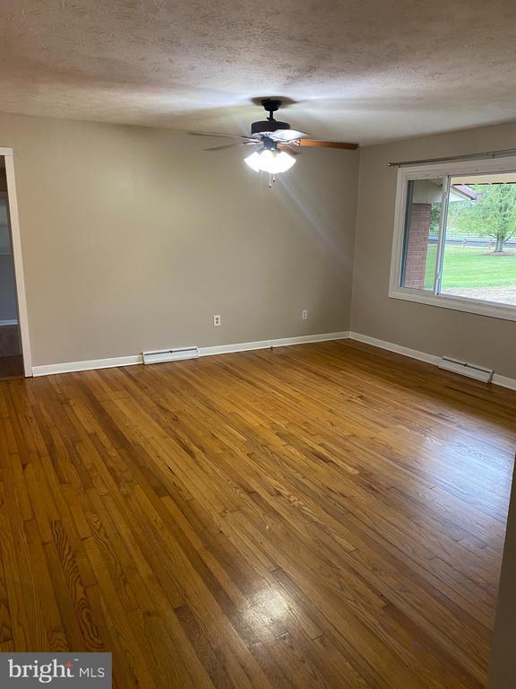 Photo - 871 Fairfax Pike
