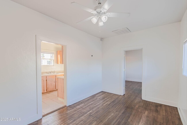 Photo - 2032 W Adams St Unit 3