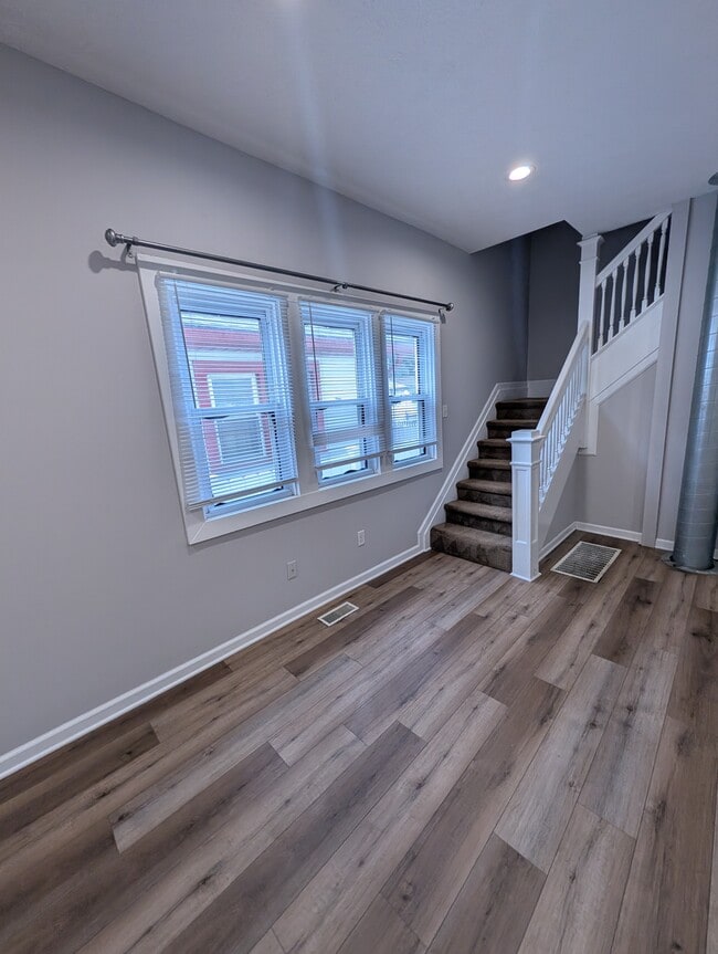 Photo - 2238 N Kenwood Ave
