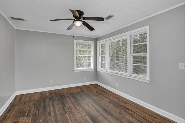 Photo - Cozy 2 Bedroom Home with Large Yard | Move-In Ready Unit B