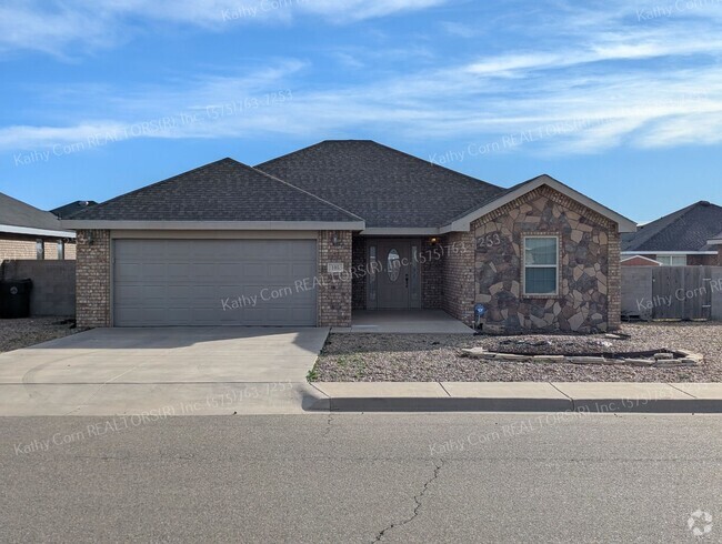 Building Photo - Gorgeous 3 Bedroom Home